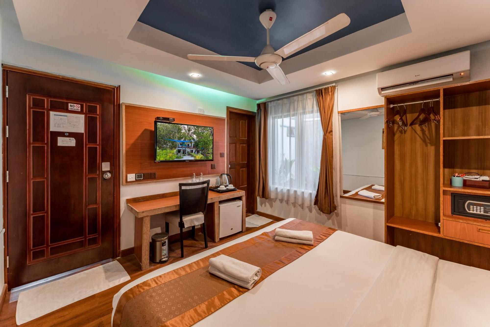 Maamadi Boutique Hotel остров Маафуши Екстериор снимка